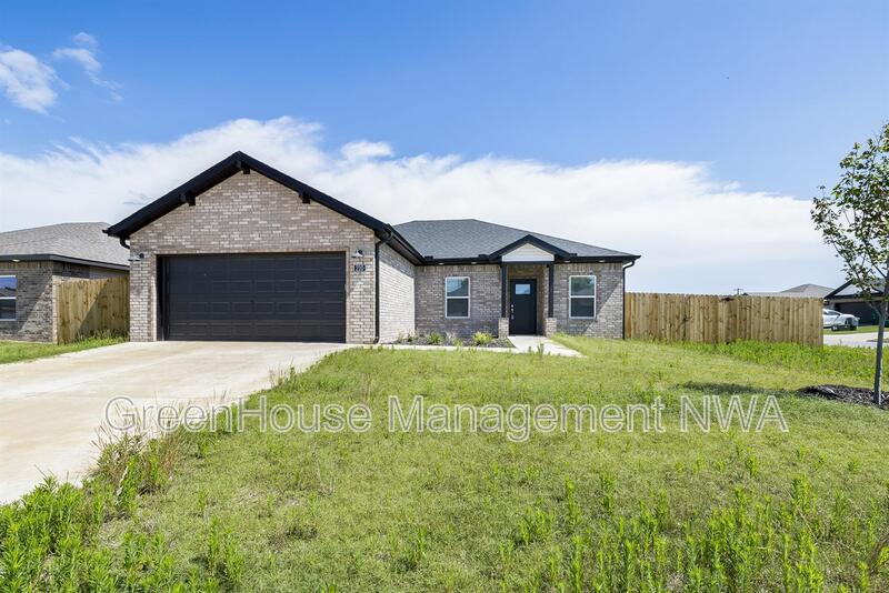 Centerton House: 210 Williams Ct