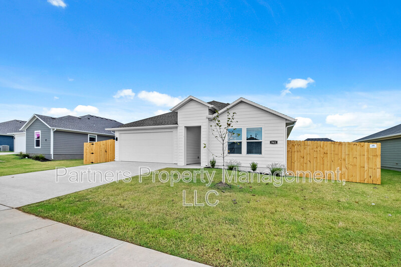 Prairie Grove House: 941 Rentley Street