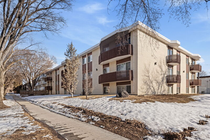Edmonton Condo: 11907 81 Street Northwest