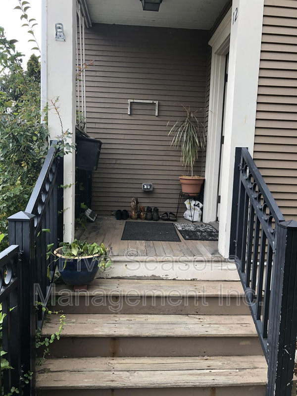 Burlington Condo: 10 Pearl Street - 12 A