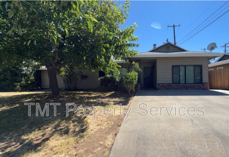Sacramento House: 2208 Madera Rd
