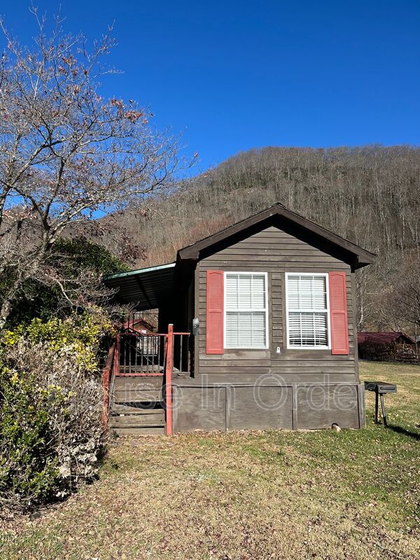 Maggie Valley House: 5 Crider Circle