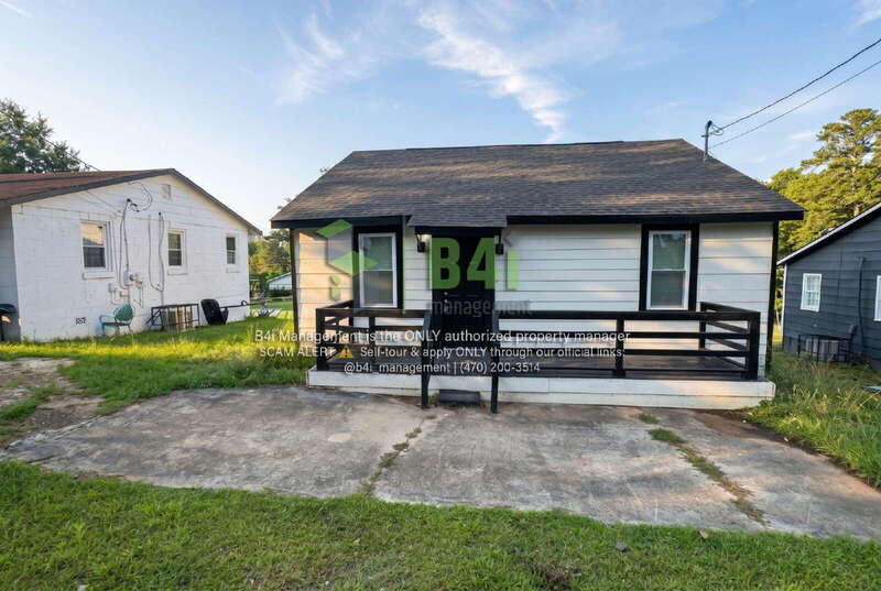 Manchester House: 907 L S Glencamp Way