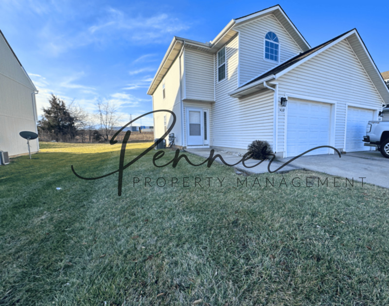 OAK GROVE House: 503 NE 1ST STREET