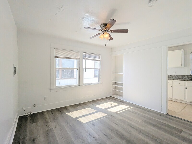 Long Beach Condo: 419 N Virginia Ct