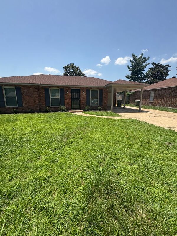 Memphis House: 3235 Dorchester ST