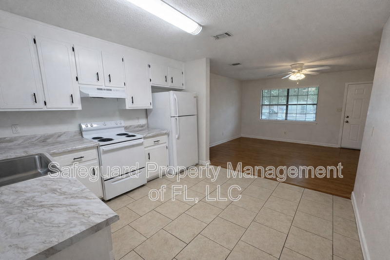 Pace Condo: 4185 Ravenwood Drive