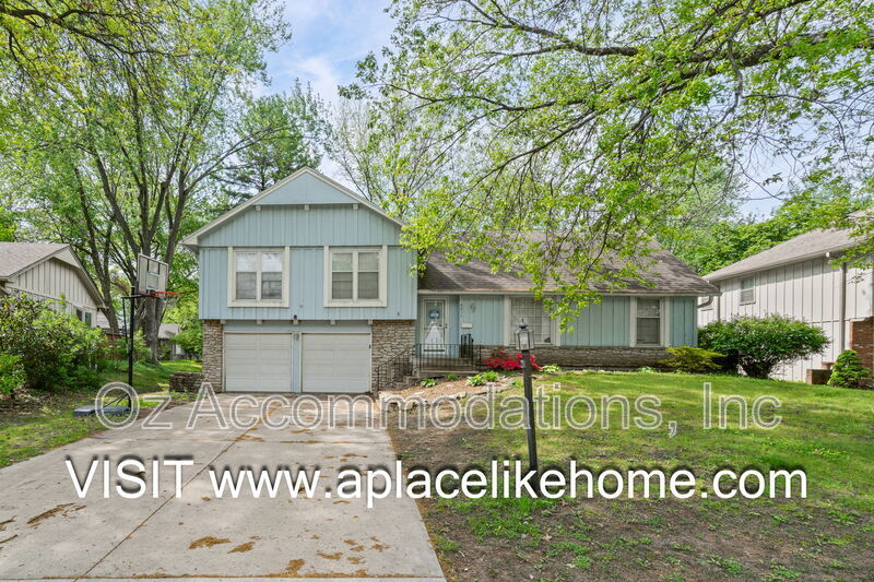 Overland Park House: 8211 W 97th St