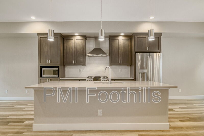 Lakewood Townhome: 1611 North Harlan Street