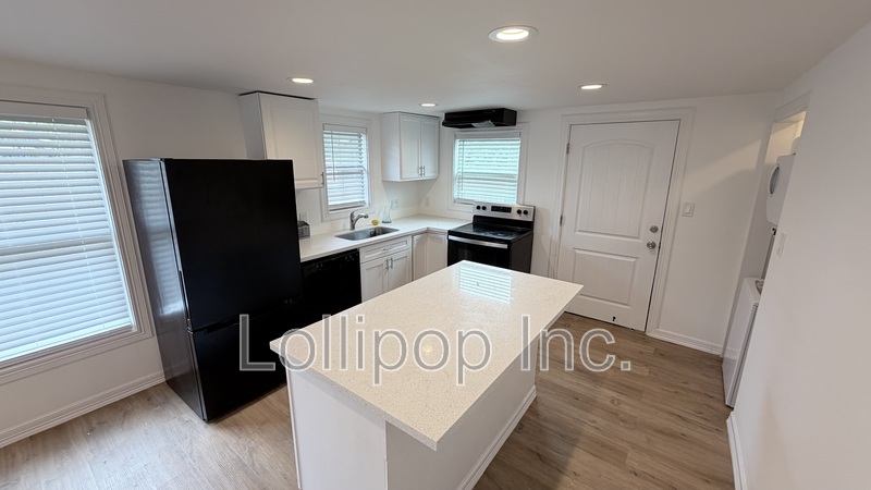 Houston House: 2617 Sam Wilson St