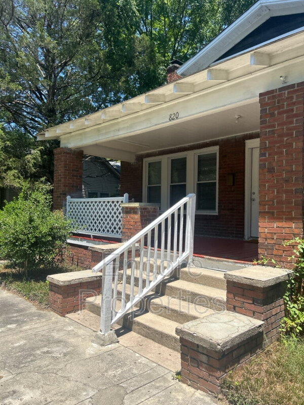 Garner House: 820 West Garner Rd