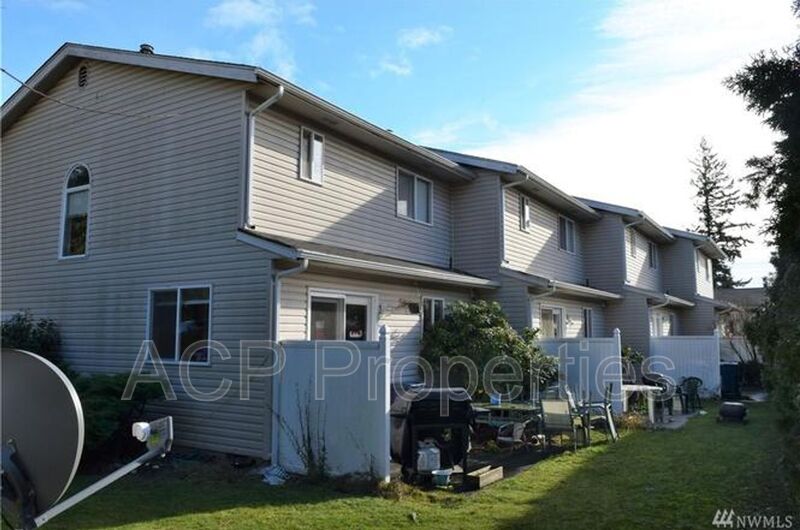 Lynden Townhome: 710 Drayton St.