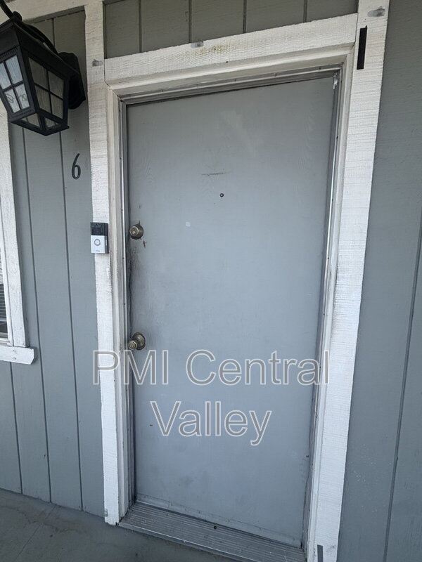 Manteca Condo: 111 North Walnut Avenue