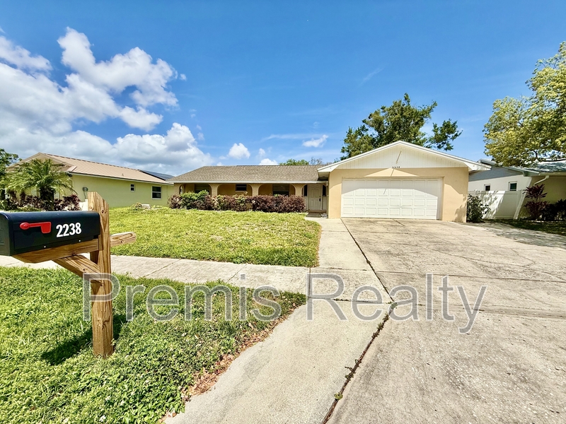 Dunedin House: 2238 Colonial Drive