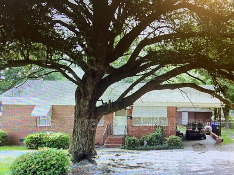 Charleston House: 1144 Crull Drive