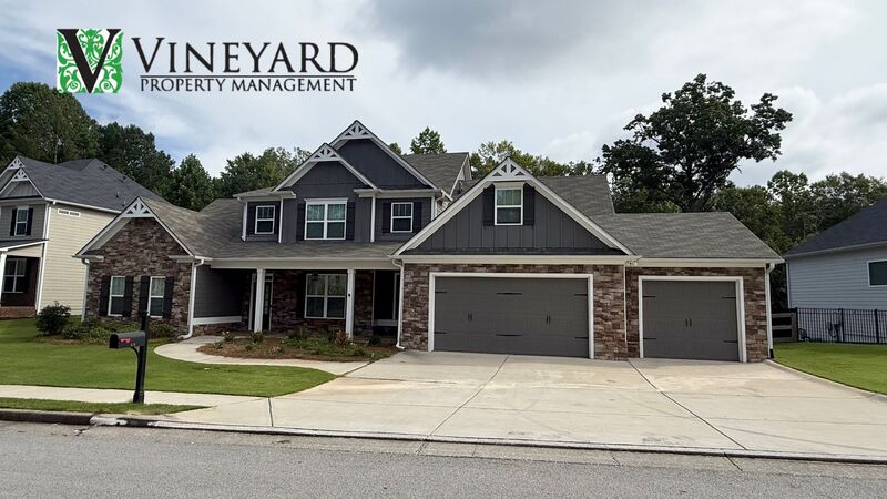 Dallas House: 44 Sparkleberry Lane W