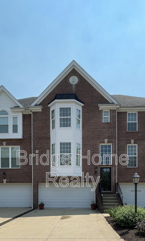 Mars Townhome: 574 East Vanderbilt Drive