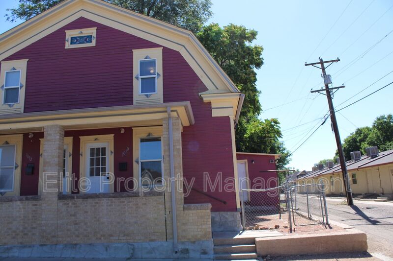 Pueblo House: 1010 West St