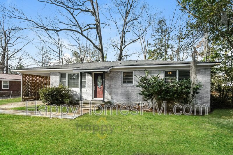 Charleston House: 825 Savage Road