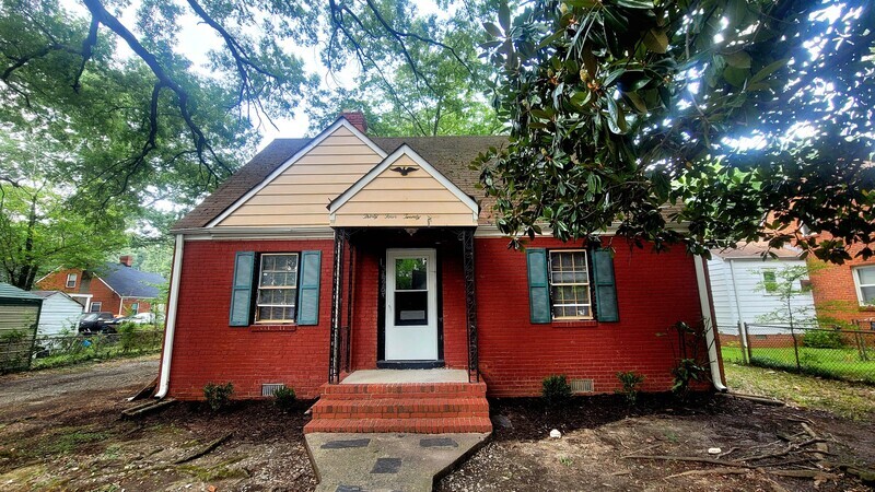 Richmond House: 3429 Ryburn Rd