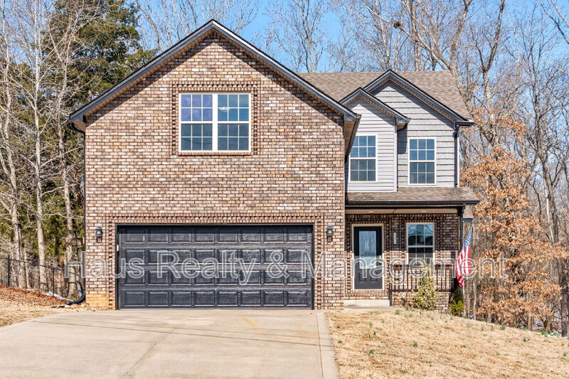 Clarksville House: 1351 Holden Dr