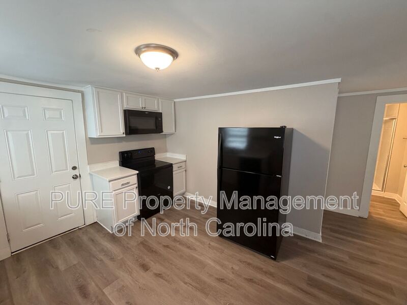 Lexington House: 930 Dixie St