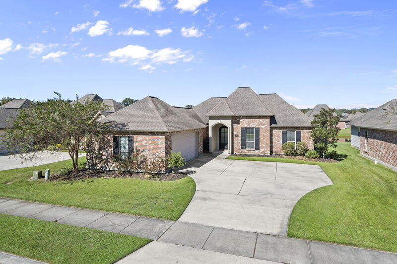 Central House: 16923 Bradford Avenue