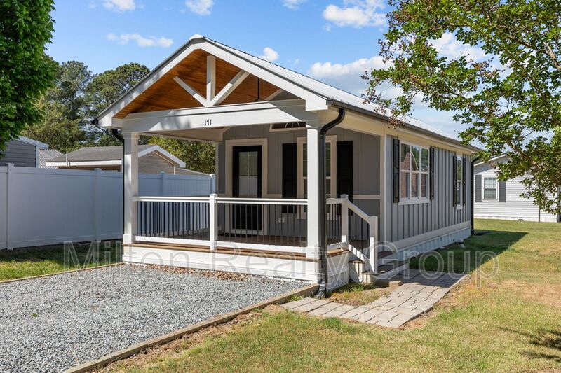 Coats House: 171 S Church St