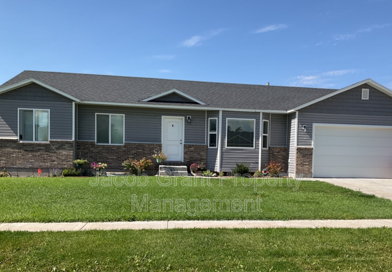 Idaho Falls House: 2825 N Sunlight Drive