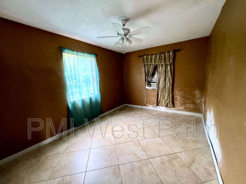 Lake Worth Beach Condo: 1225 S C St