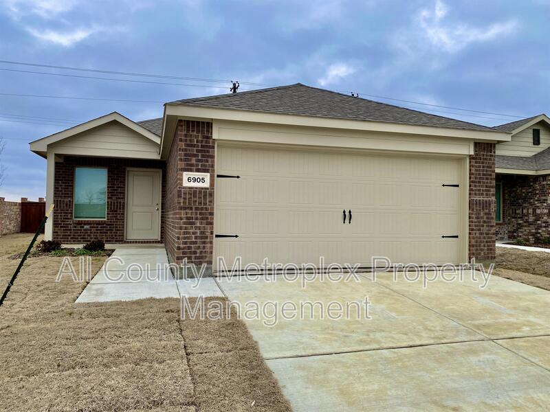 Pilot Point House: 6905 Adderly Road