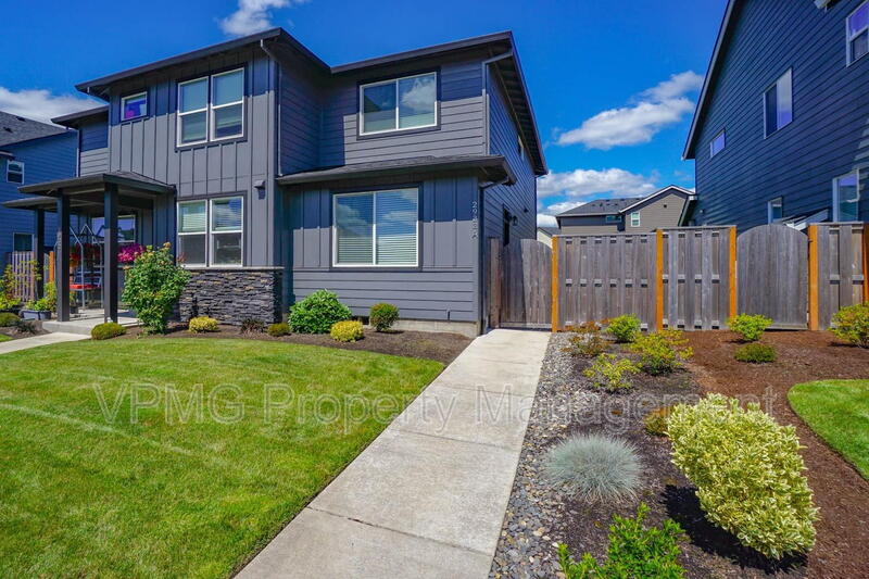 Battle Ground Townhome: 2932 Northwest 16th Street
