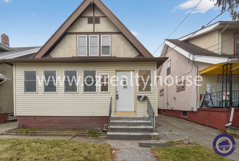 Toledo House: 450 Second St