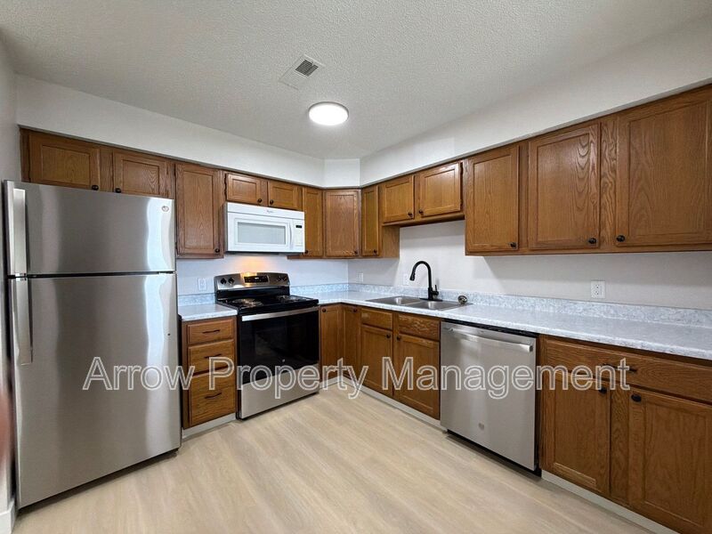 Lincoln Condo: 515 West Saunders Avenue