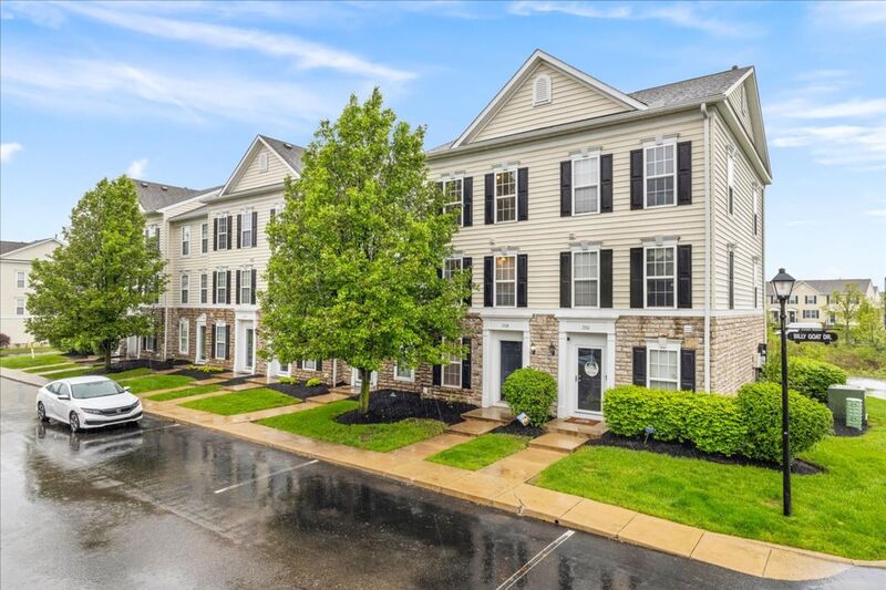 New Albany Townhome: 7208 Billy Goat Dr