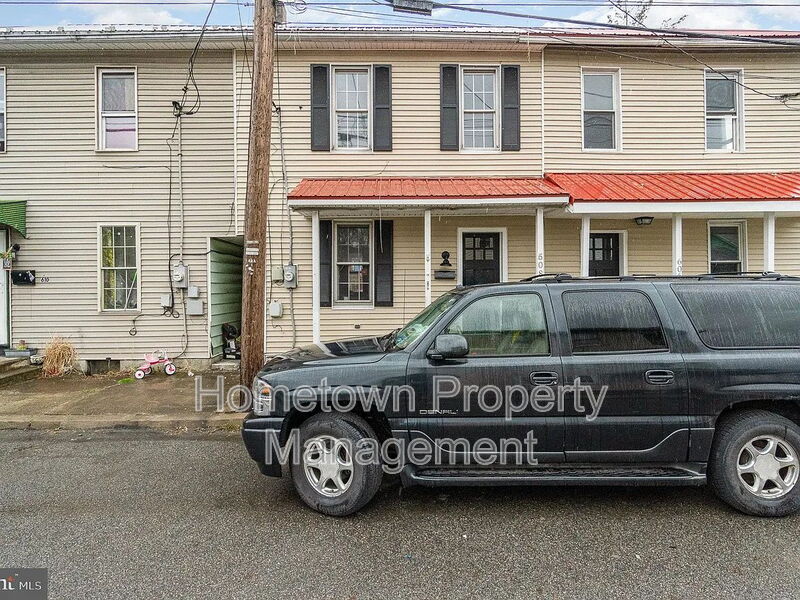 Lykens Townhome: 608 North Street