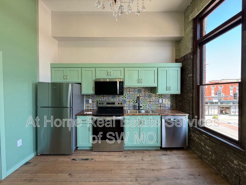 Springfield Condo: 320 W Walnut St