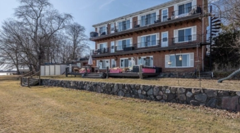 Whitmore Lake House: 11859 North Main Street