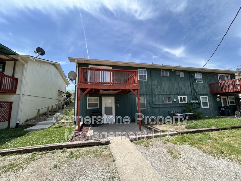 Lawrence House: 2444B Ousdahl Road