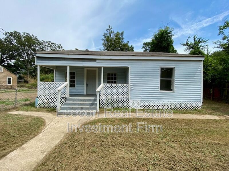 Shreveport House: 7041 Penny St