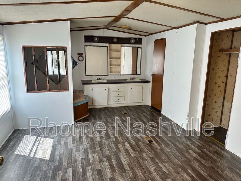 Belfast House: 1970 Fayetteville Hwy- 11