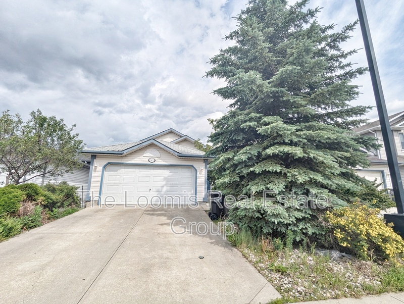 Edmonton House: 2433 32B Street Northwest