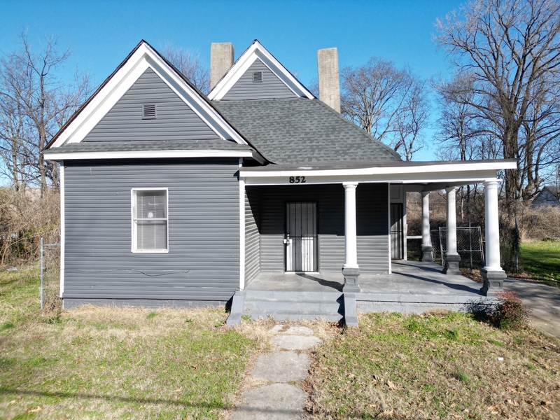 Memphis House: 852 Ioka Avenue