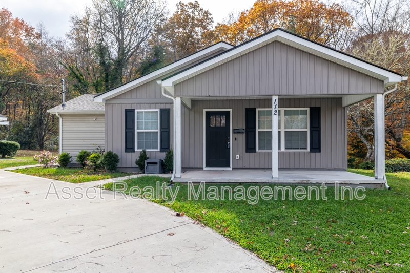 Oak Ridge House: 112 Bennett Lane