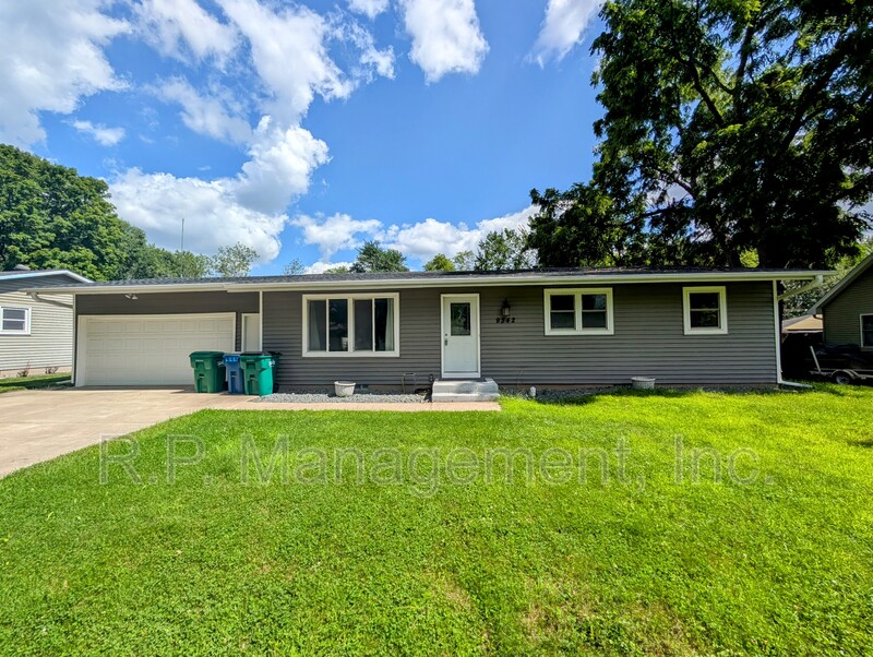 Maple Grove House: 9342 Trenton Ln N