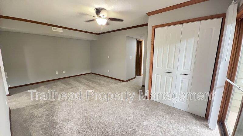 Blue Springs House: 3409 NW Duncan Rd
