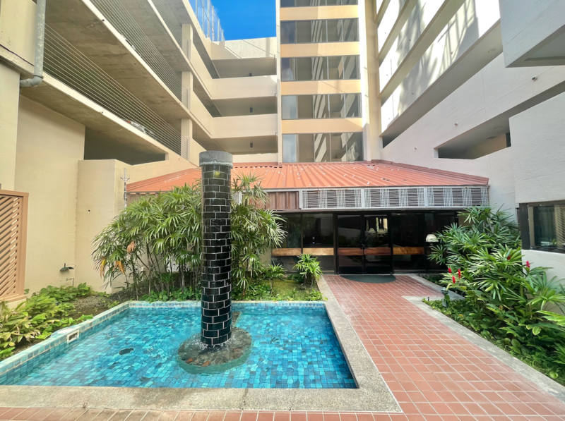 Honolulu Condo: 555 Hahaione Street, #1E - 1
