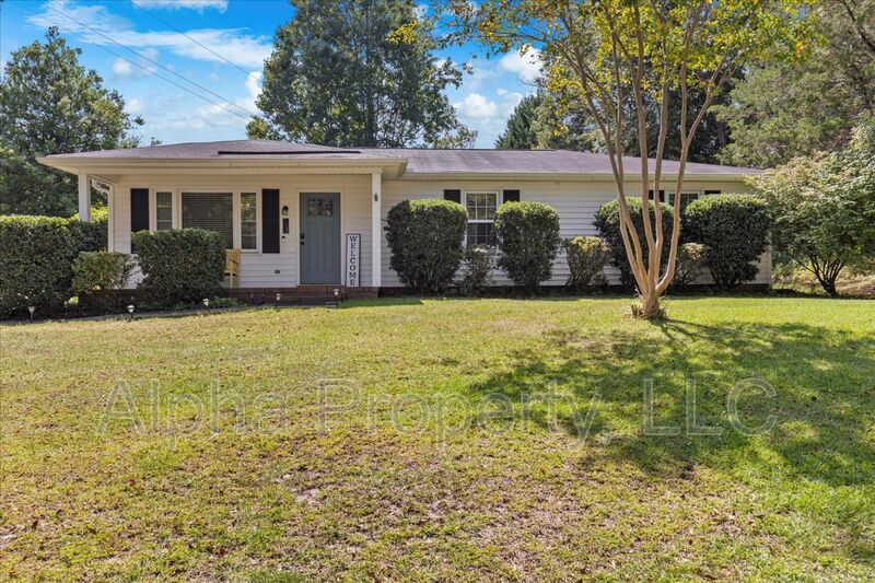 Travelers Rest House: 12 Rawood Dr