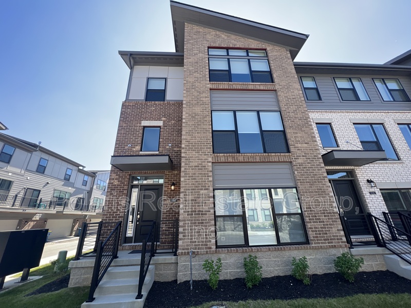 Carmel Townhome: 11585 Fullham St