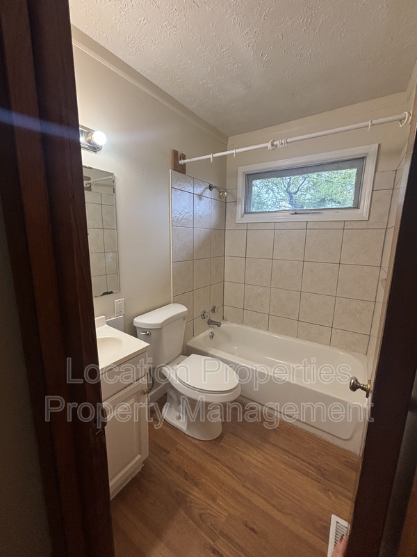806 West 25th Street - A, Lawrence, Kansas rental photo 9 of 16